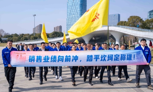 新春新景启新程丨蛇年开工第一跑，冲！